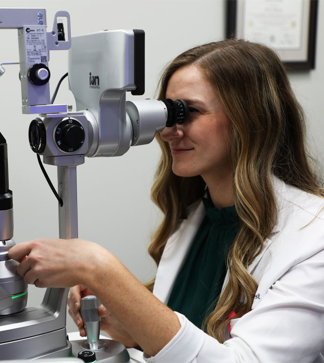 Eye doctor giving eye exam at Vision Specialists in Omaha, NE