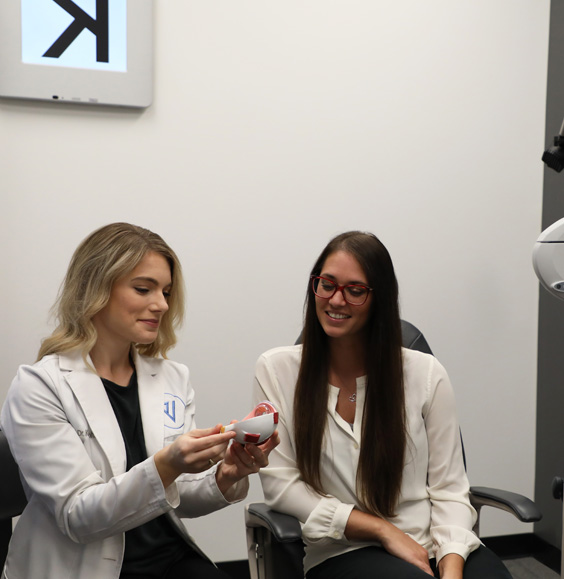 optometrist-at-vision-specialists